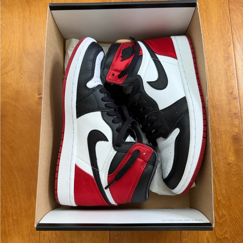 Women’s Air Jordan 1 Retro High ‘Satin Black Toe’